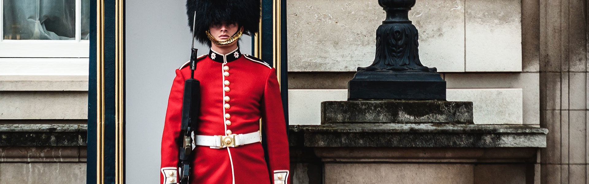 london queens guard